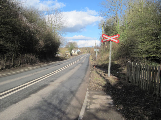 File:Disused railway crossing - Geograph - 1731965.jpg