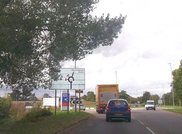 File:A413 south of Weedon Hill roundabout (C) John Firth - Geograph - 3153757.jpg