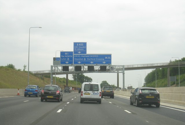File:M25 - now four lanes - Geograph - 2440589.jpg