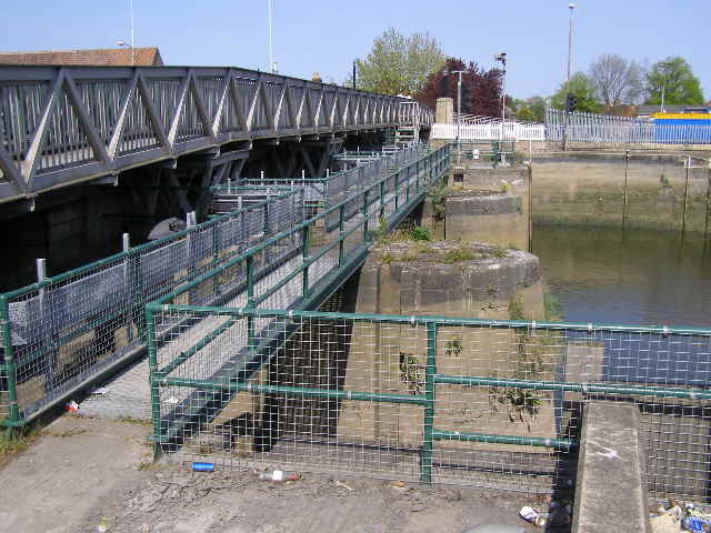 File:Grand Sluice - Geograph - 416479.jpg