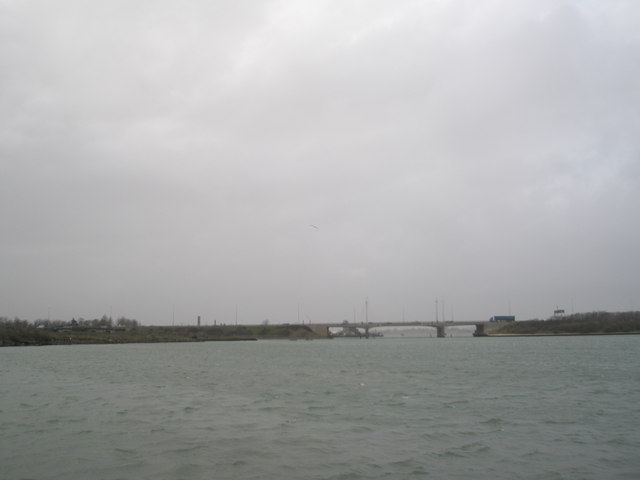 File:Motorway bridge as seen from Hilsea coastal path - Geograph - 722152.jpg