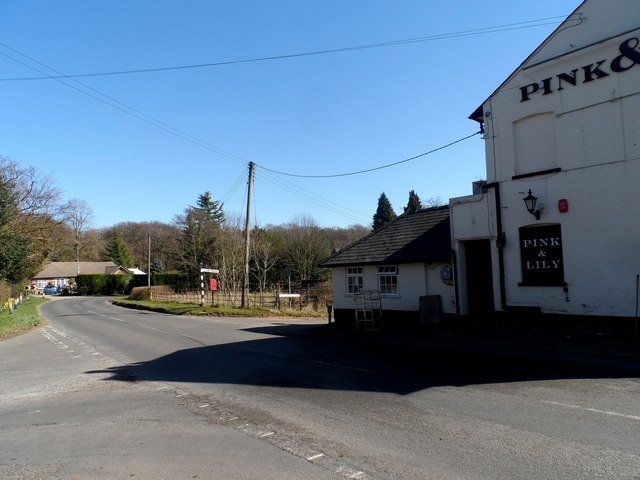 File:Parslow's Hillock and the Pink and Lilly pub - Geograph - 3894555.jpg