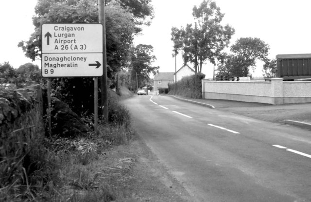 File:Advance direction sign, Ballynabragget near Banbridge - Geograph - 3751180.jpg