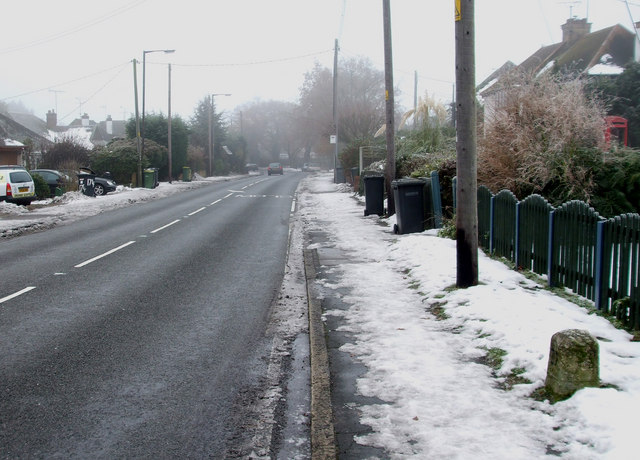 File:Main Road, Hawkwell (C) terry joyce - Geograph - 2188182.jpg