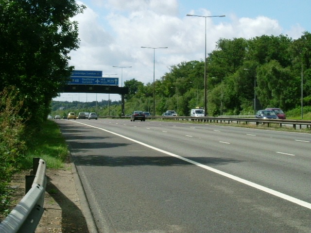 File:M25 motorway - Geograph - 854292.jpg