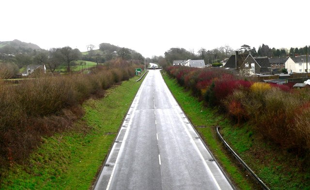 File:Abergwili roundabout - Geograph - 2830434.jpg