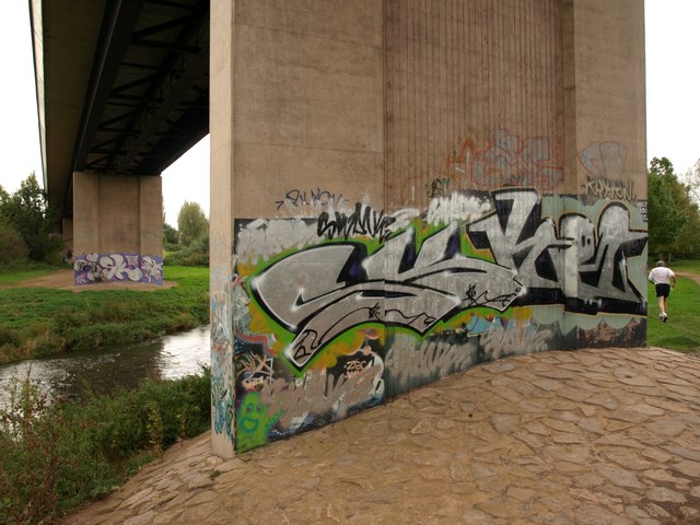 File:Graffiti, Obridge viaduct - Geograph - 1025531.jpg