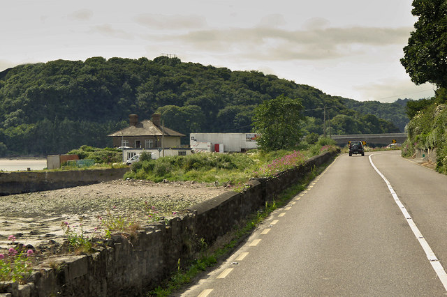 File:Westbound N25 approaching Youghal Bridge - Geograph - 6057332.jpg