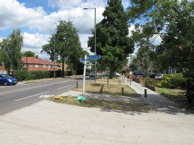 File:Start of Crane River cycleway to... (C) David Hawgood - Geograph - 1982965.jpg