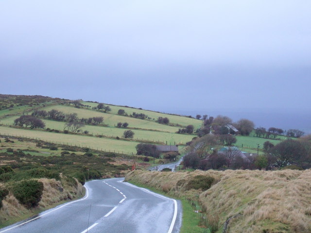 File:Tafarn y bwlch on the edge of the moorland - Geograph - 302952.jpg