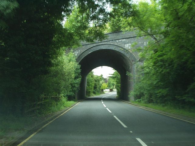 File:A4189 New Road Railway Bridge Henley in Arden - Coppermine - 18823.jpg