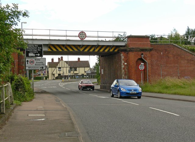 File:Railway bridge, Blaby.jpg