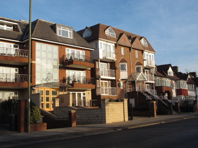 File:Queen's Road (B551), NW4 (C) Mike Quinn - Geograph - 2776744.jpg