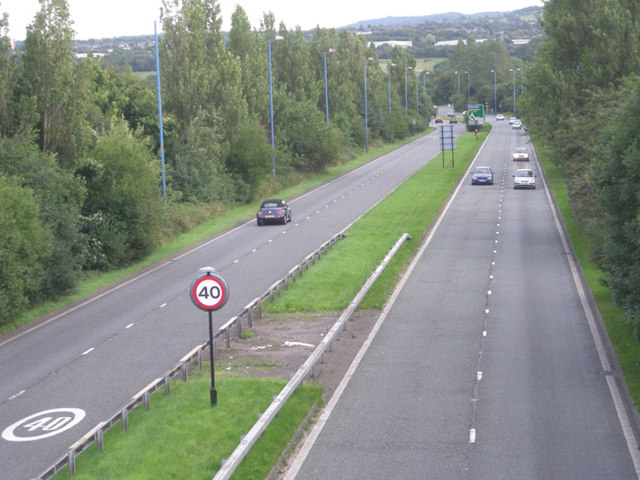 File:This way to the M5 junction 3 - Geograph - 939350.jpg