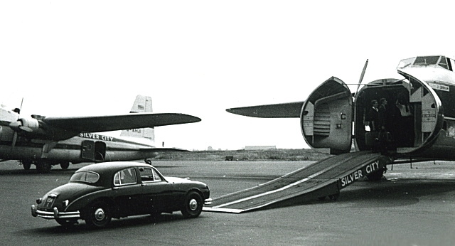 File:Loading the Jag, 1960 - Geograph - 1279923.jpg