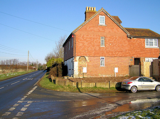 File:Old Court Cottage, Hankham - Geograph - 1147562.jpg