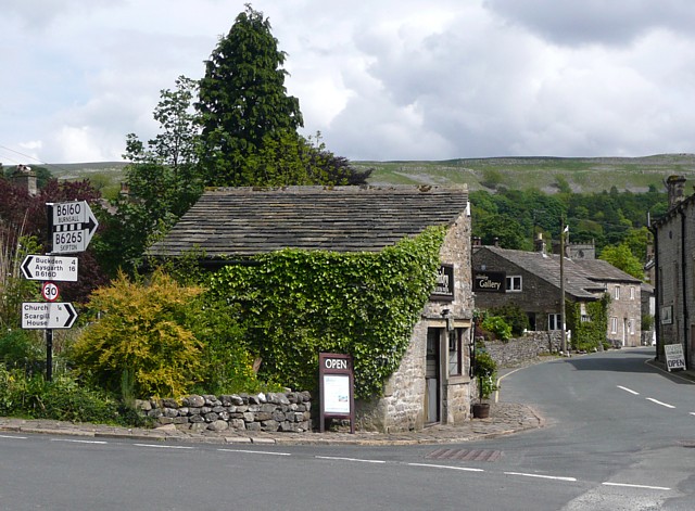 File:Old road sign on the B6160, Kettlewell - Geograph - 1346871.jpg