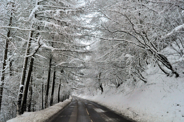 File:Snowy road between Aberbeeg and Cwm - Geograph - 1662283.jpg