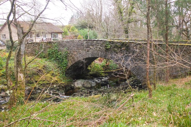File:Bridge at Sutherland's Grove - Geograph - 4912794.jpg