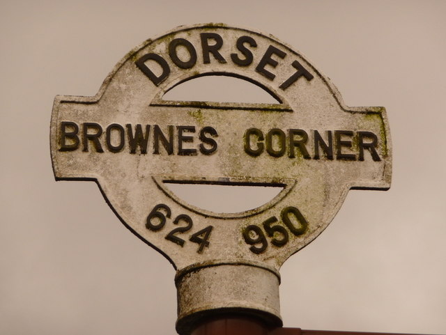 File:Frampton- detail of Brownes Corner signpost - Geograph - 1785096.jpg