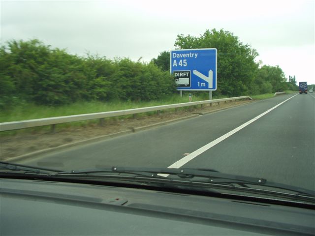 File:A45 Daventry Advance Direction Sign - Coppermine - 12325.jpg