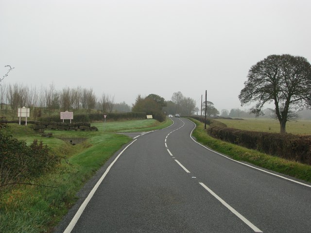 File:The A4095 passes the entrance to Kirtlington Golf Club - Geograph - 1587514.jpg