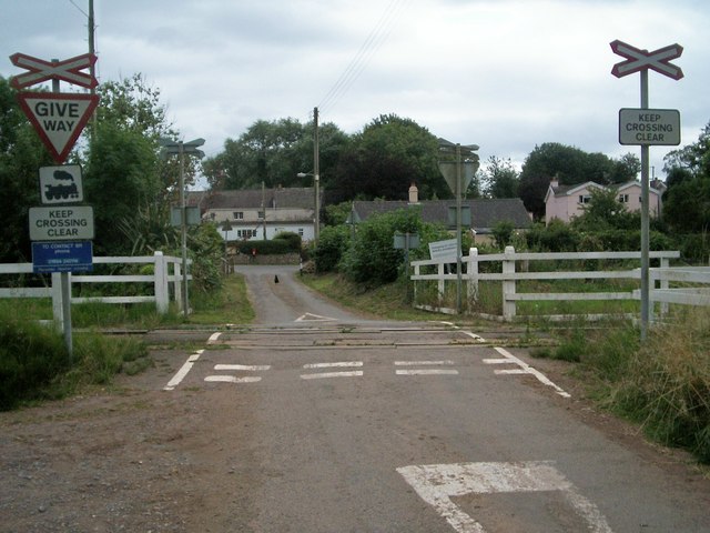 File:Level crossing at Manorbier Newton (C) Jennifer Luther Thomas - Geograph - 218145.jpg