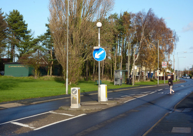 File:Maypole Road, Tiptree - Geograph - 1609747.jpg