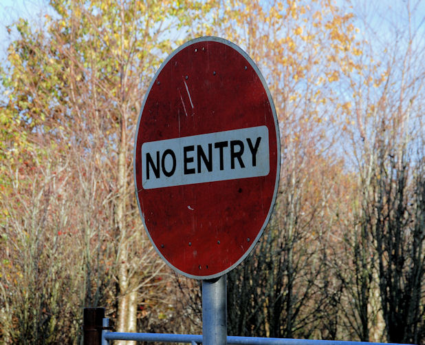 File:Old "No entry" sign, Lisburn - Geograph - 2150860.jpg
