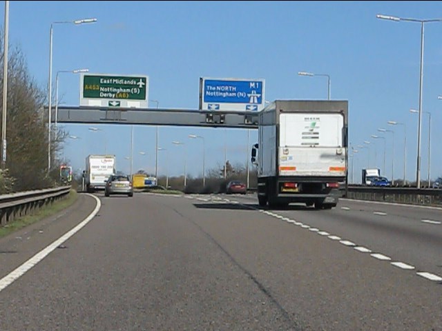 File:Parting of the ways at the northern end of the A42 - Geograph - 2335366.jpg