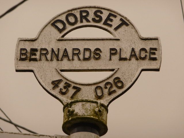 File:Broadwindsor- detail of Bernards Place signpost - Geograph - 1784568.jpg