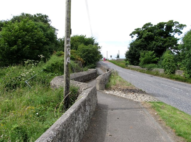File:Eight Mile Bridge on the eastern outskirts of Hilltown - Geograph - 4085923.jpg