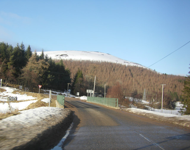 File:Bridge over the River Don - Geograph - 1737223.jpg