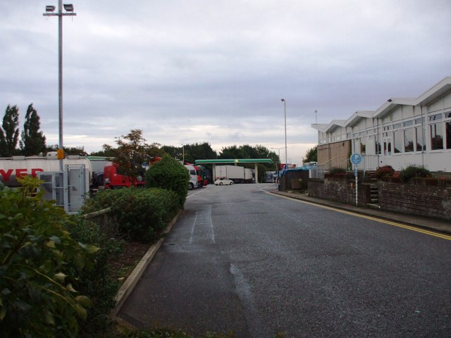 File:Medway Services II, M2 - Geograph - 988490.jpg