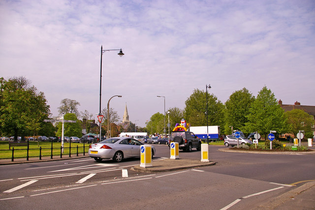 File:Roundabout and junction of Cannon Hill, Southgate, London N14 - Geograph - 791059.jpg