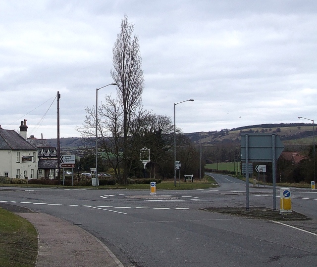 File:A4146, B489 double roundabout - Geograph - 1175348.jpg