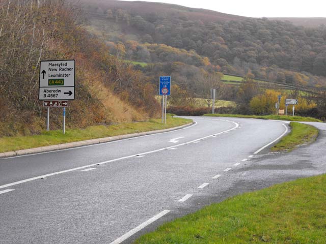 File:Aberedw junction A481.jpg