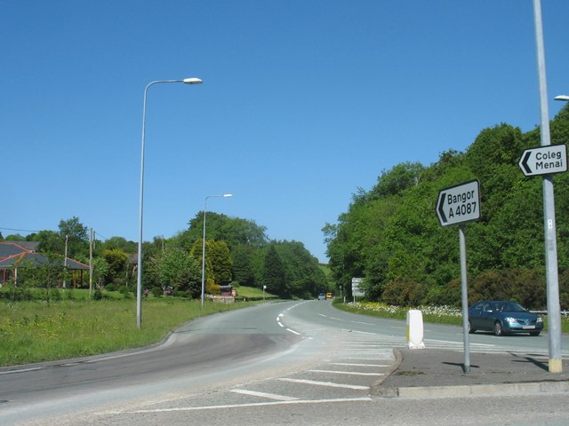 File:The A4807 at the Faenol roundabout - Geograph - 1330947.jpg