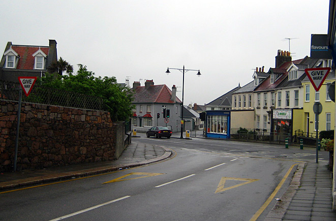 File:Yellow Give Way markings, Georgetown, St.Helier Jersey - Coppermine - 18286.jpg