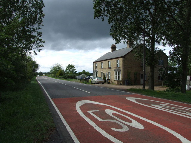 File:Willowhill Cottages (C) Jeff Tomlinson - Geograph - 426093.jpg