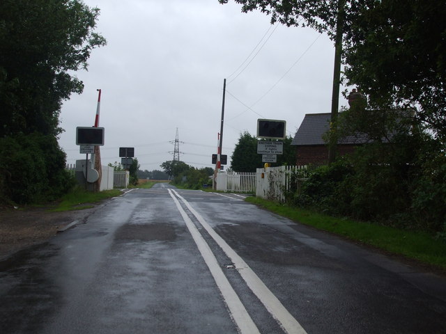 File:Hirst Road level crossing - Geograph - 1419791.jpg