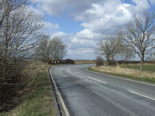 File:A bend in the A1173 (C) JThomas - Geograph - 3388361.jpg