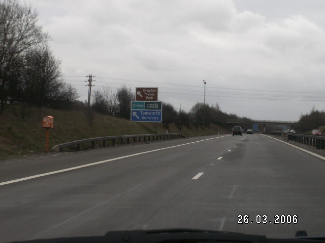 File:M42 J10 signs.jpg