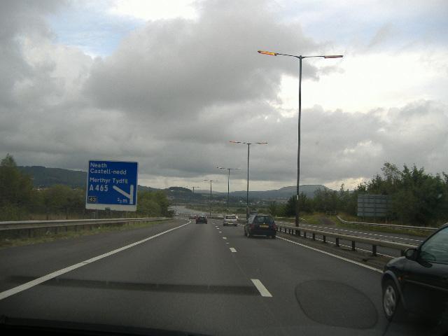 File:1 mile guidance sign for J43, Llandarcy, with the A465. - Coppermine - 7375.jpg