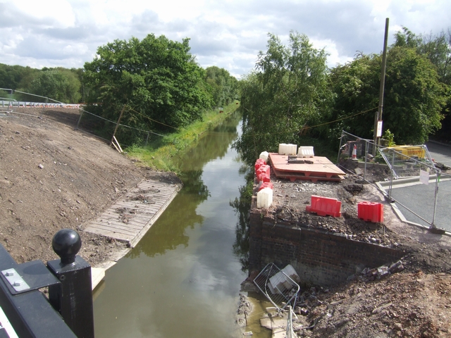 File:Pelsall Road Canal Bridge - Geograph - 847392.jpg