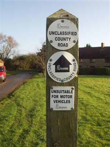 File:Unclassified County Road Signs Sawbridge - Coppermine - 16381.JPG