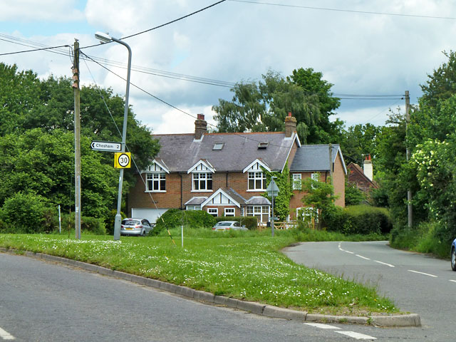 File:Houses at the junction, Botley - Geograph - 4014552.jpg