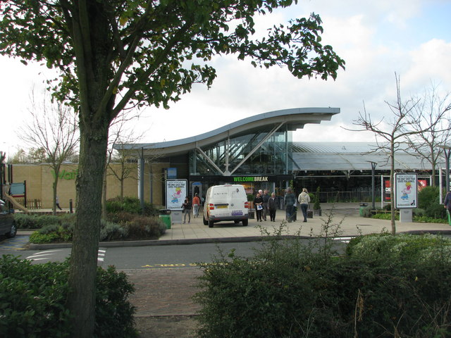 File:M40 service area east of Oxford - Geograph - 1589498.jpg