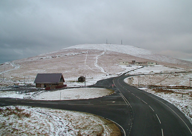 File:Snaefell from The Bungalow - Isle of Man (C) Jon Wornham - Geograph - 31598.jpg