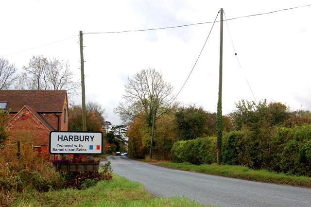 File:Approaching Harbury from the north on the B4452 - Geograph - 1550601.jpg